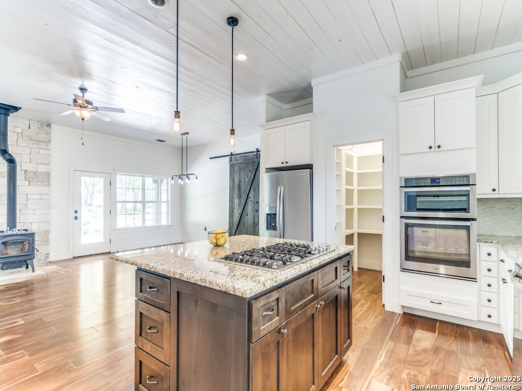 2521 Bay Hill