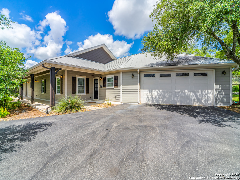 2521 Bay Hill