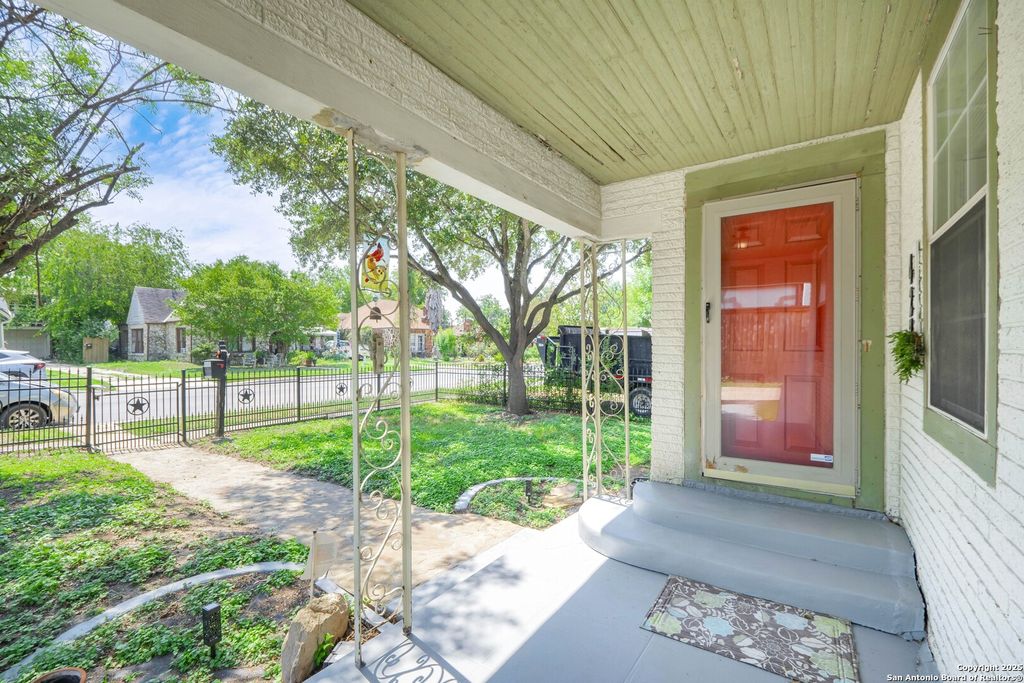 Photo of 427 Vanderbilt St, San Antonio, TX 78210 (MLS # 1907243)
