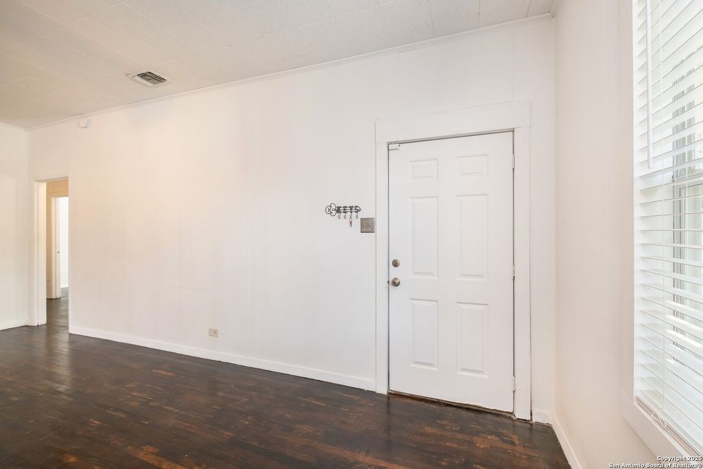 Photo of 427 Vanderbilt St, San Antonio, TX 78210 (MLS # 1907243)