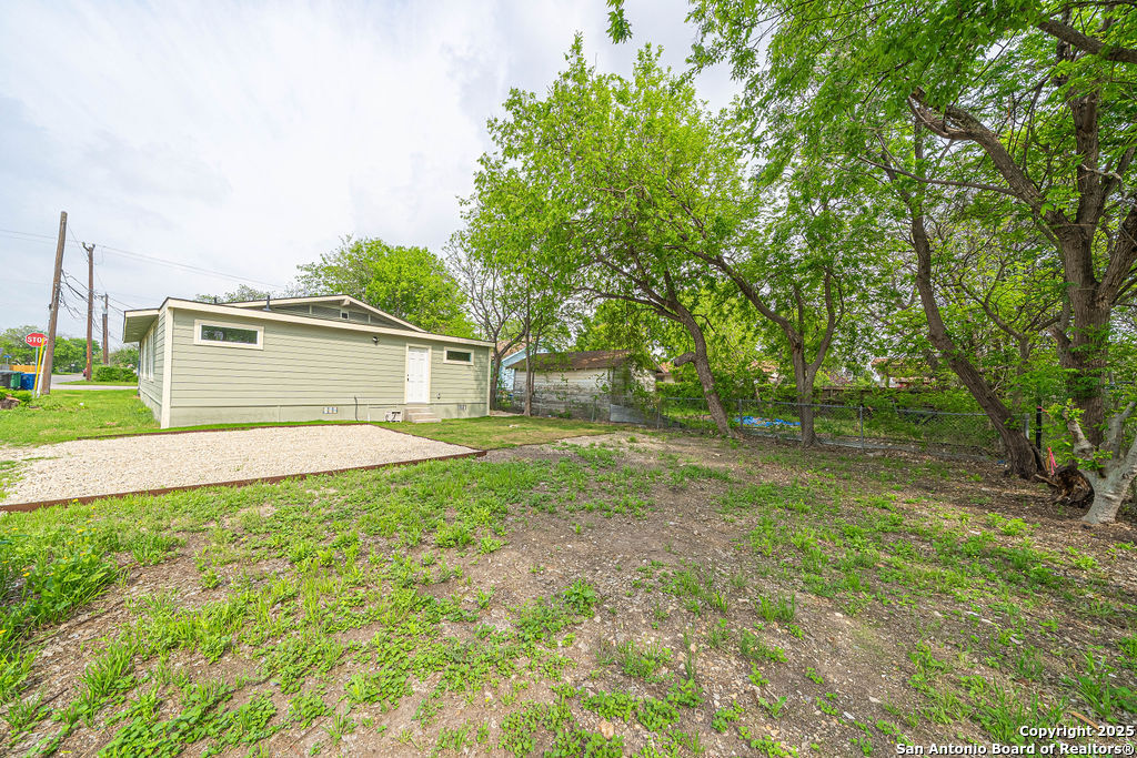 1118 Saint James