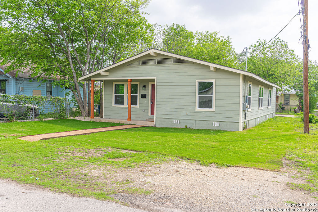 1118 Saint James