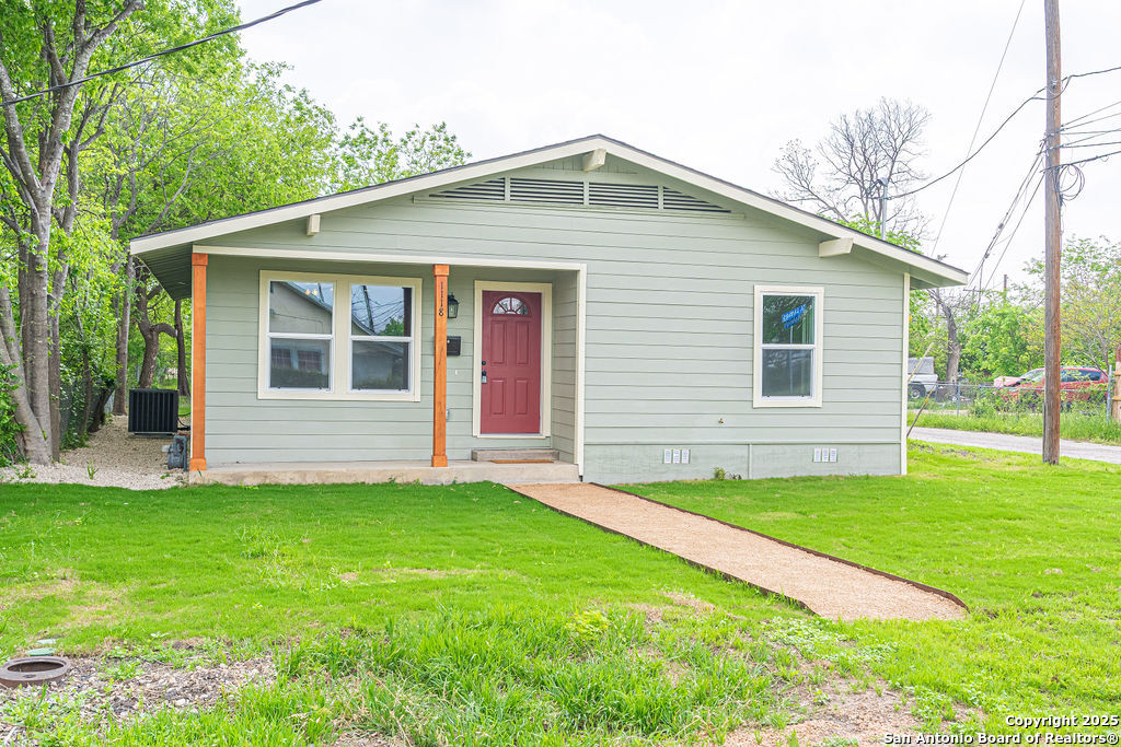 1118 Saint James