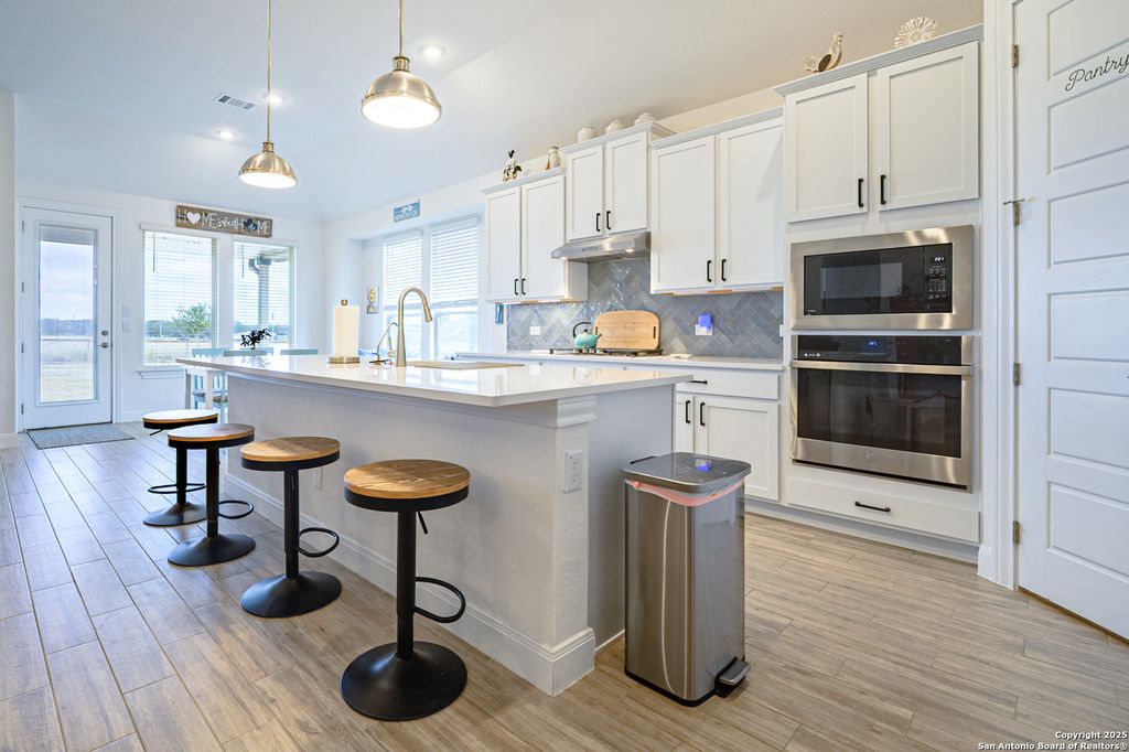 Photo of 113 Scarlet Oak, Floresville, TX 78114 (MLS # 1918995)