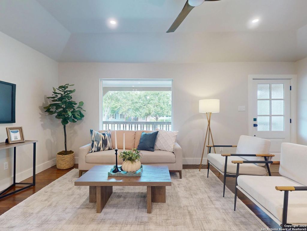 Photo of 130 Larchmont, San Antonio, TX 78209 (MLS # 1910252)