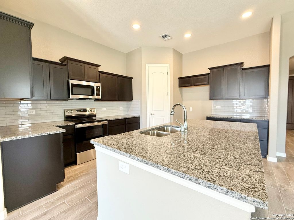 Photo of 200 Valley Forge, Pleasanton, TX 78064 (MLS # 1859702)