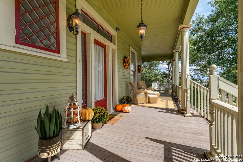 Photo of 305 W Ashby, San Antonio, TX 78212 (MLS # 1914461)