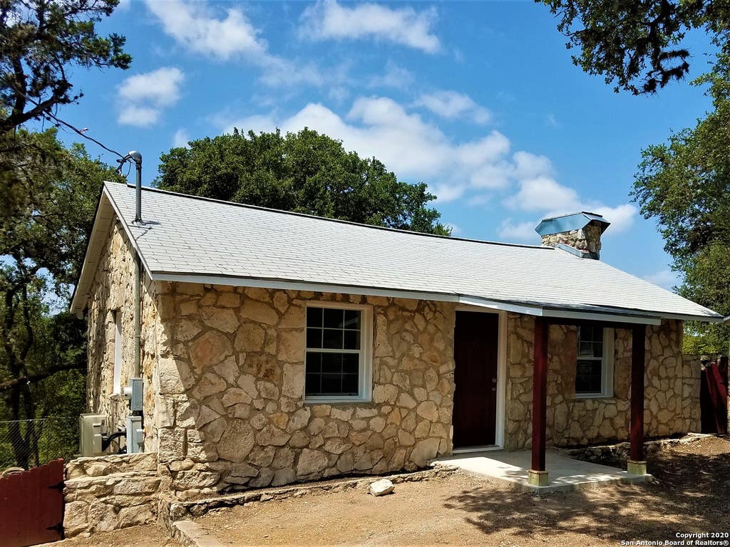 Photo of 17803 HILLTOP DR, Helotes, TX 78023 (MLS # 1970560)