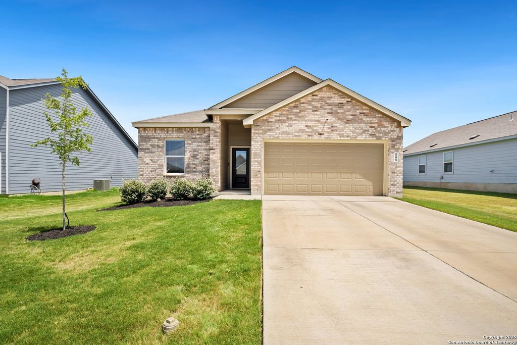 Photo of 808 Riviera Ct, Seguin, TX 78155 (MLS # 1887828)