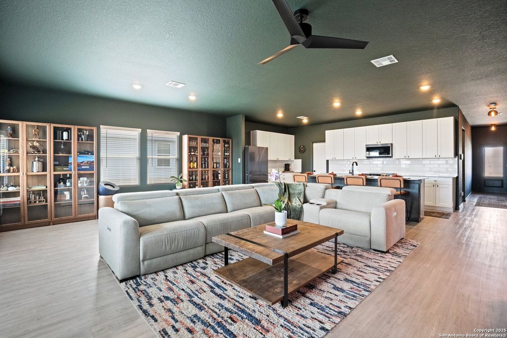 Photo of 808 Riviera Ct, Seguin, TX 78155 (MLS # 1887828)