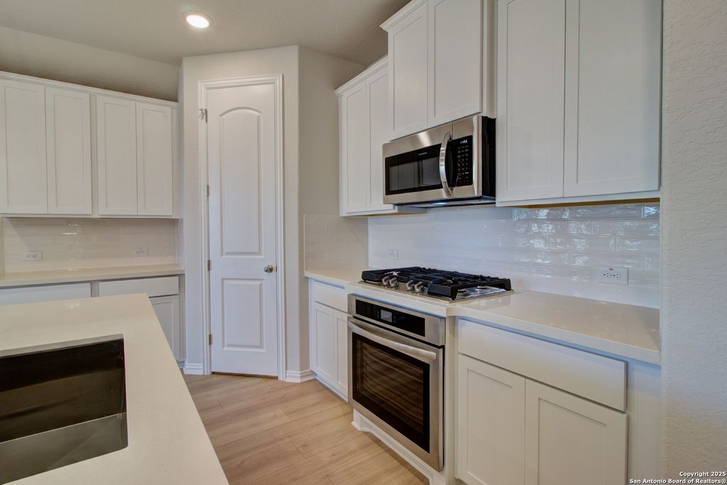 Photo of 621 Broomsedge Street, New Braunfels, TX 78130 (MLS # 1926780)