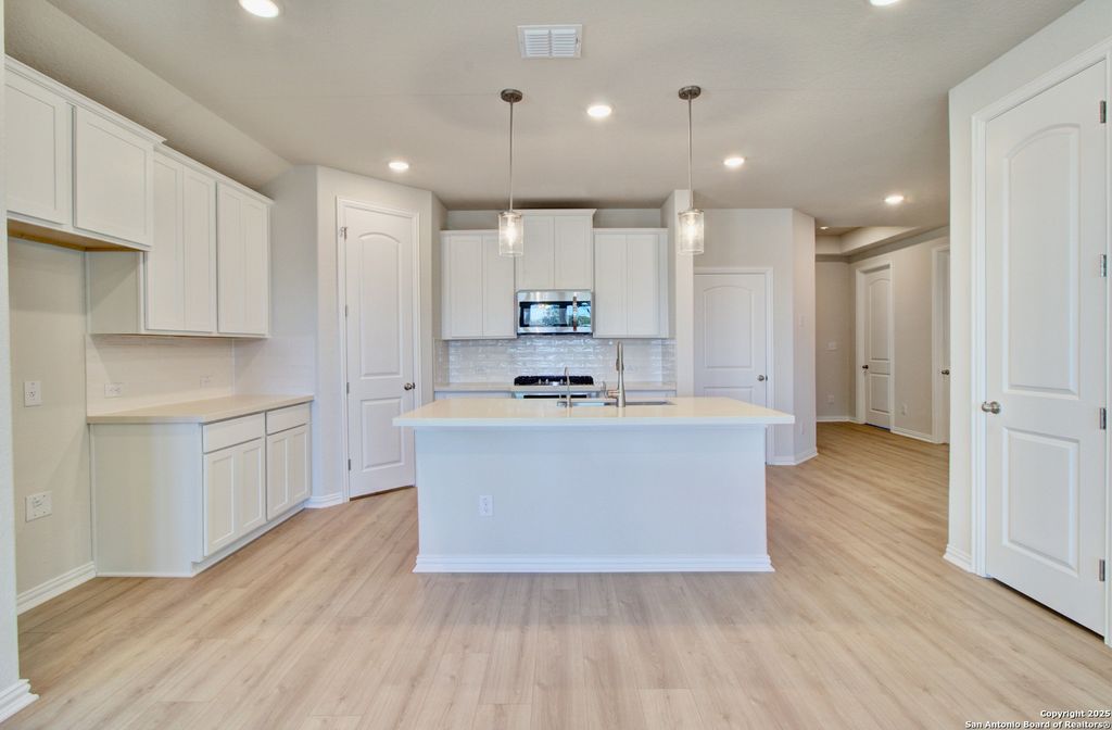 Photo of 621 Broomsedge Street, New Braunfels, TX 78130 (MLS # 1926780)