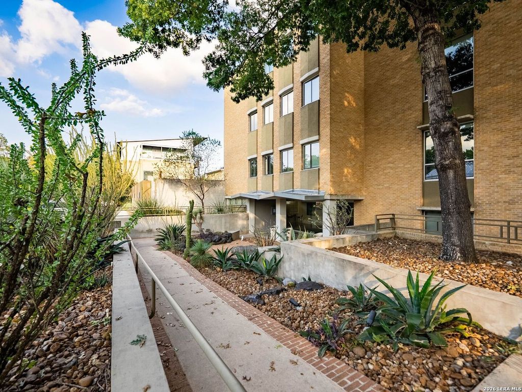 Photo of 1115 S Alamo 2304 #2304, San Antonio, TX 78210 (MLS # 1921828)