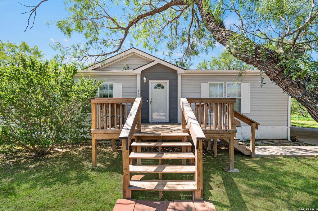 Photo of 160 County Road 2664, Devine, TX 78016 (MLS # 1967138)