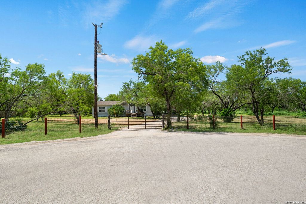 Photo of 160 County Road 2664, Devine, TX 78016 (MLS # 1967138)