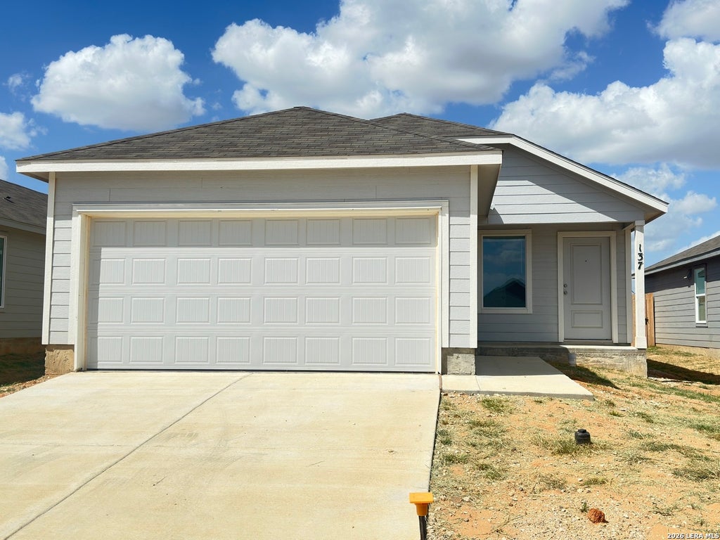 Photo of 137 Bronco Ridge, Pleasanton, TX 78064 (MLS # 1948471)