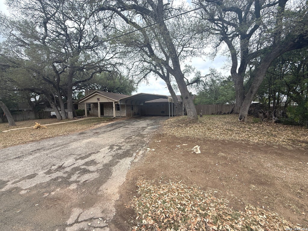 Photo of 717 Lookout, Canyon Lake, TX 78133 (MLS # 1954645)