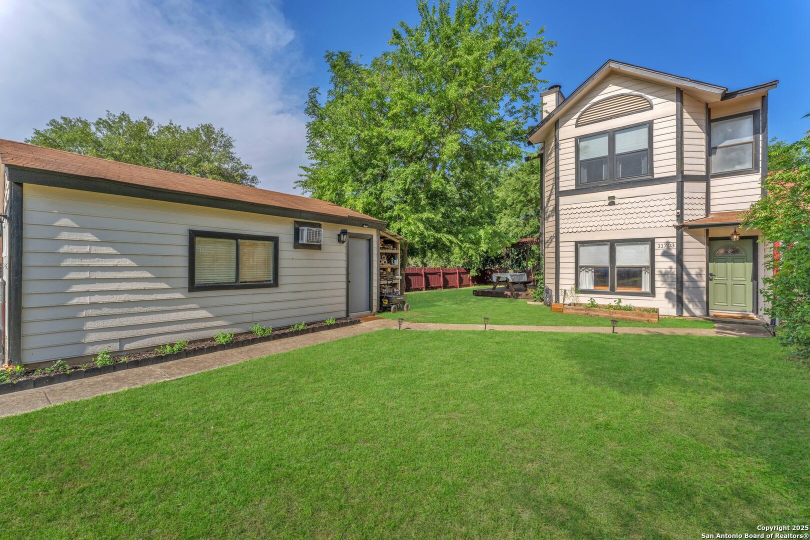11703 Spring Dale