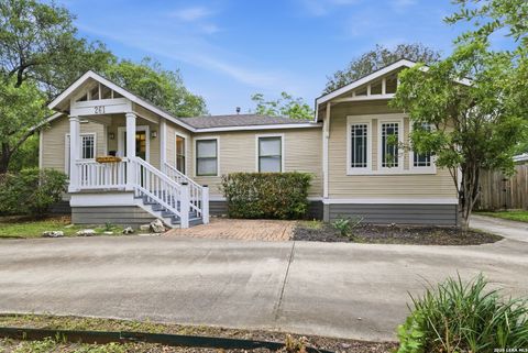Property photo of 261 E Oakview Pl, San Antonio, TX 78209