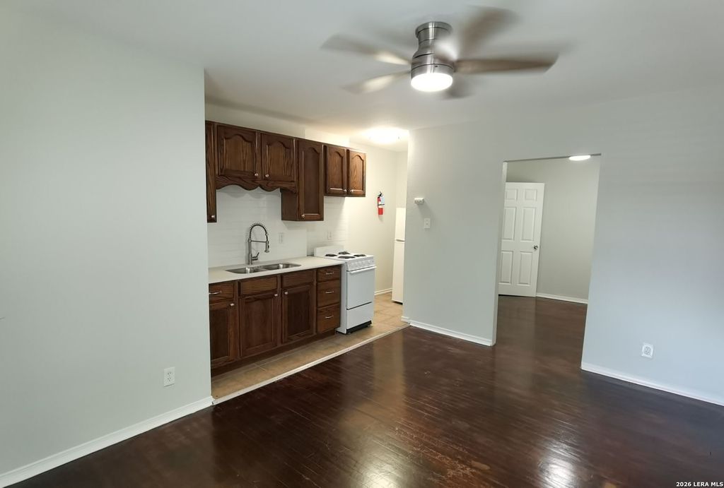Photo of 137 E NORWOOD CT 5 #5, San Antonio, TX 78212 (MLS # 2001262)