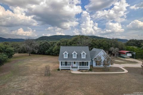 416 Cattail Dr Leakey TX 78873