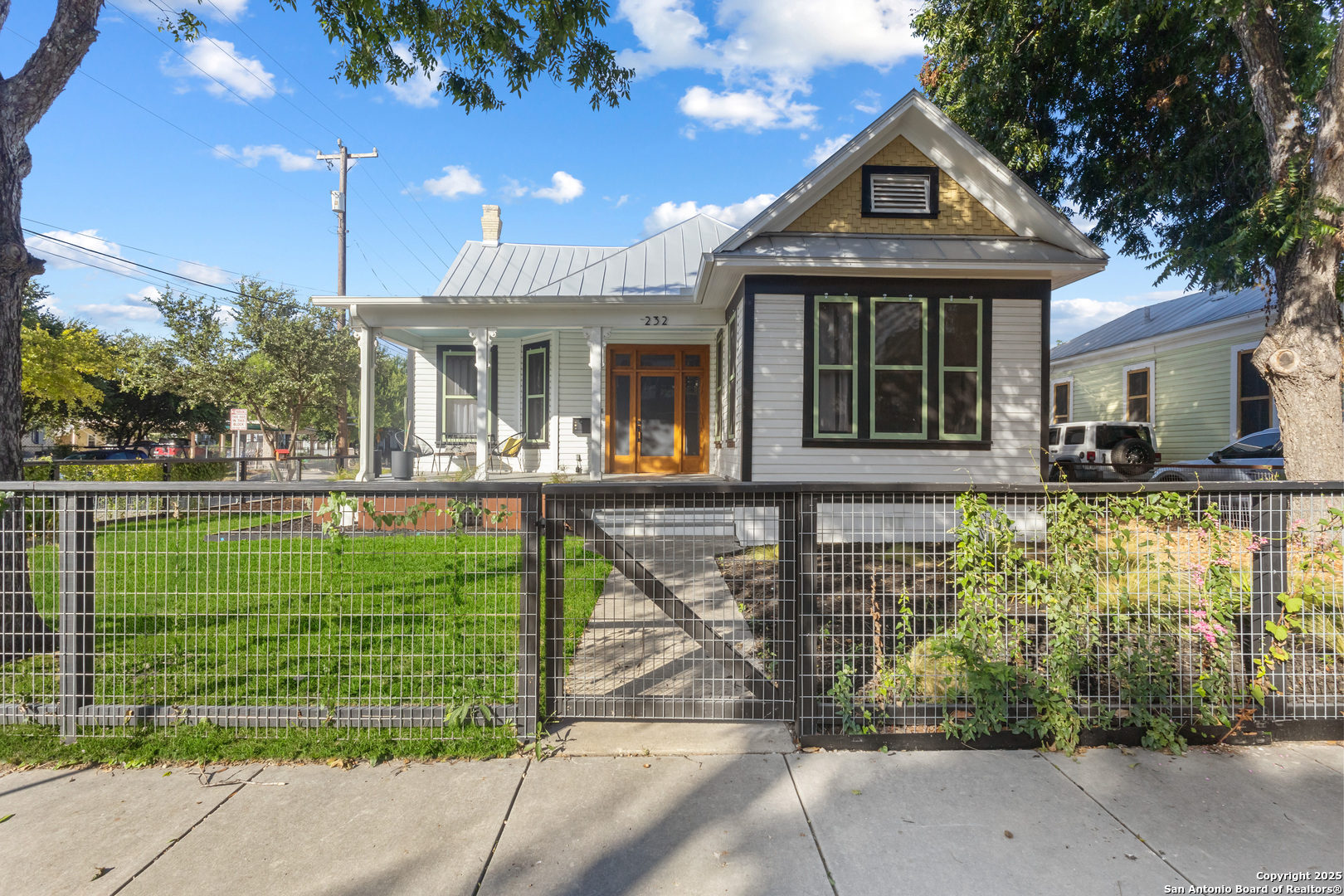 232 Lavaca