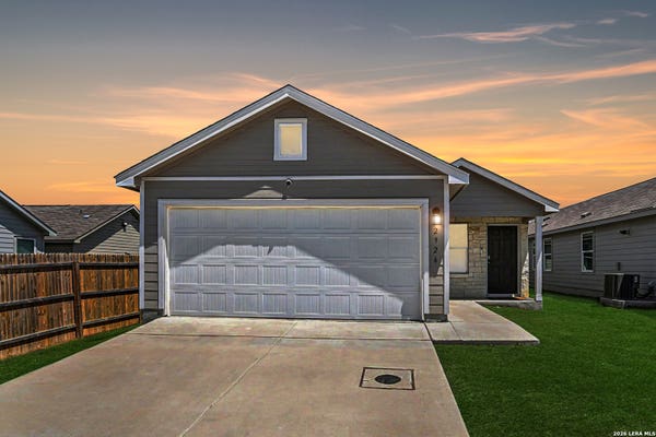 2926 Charpak Dr, Converse, TX, 78109