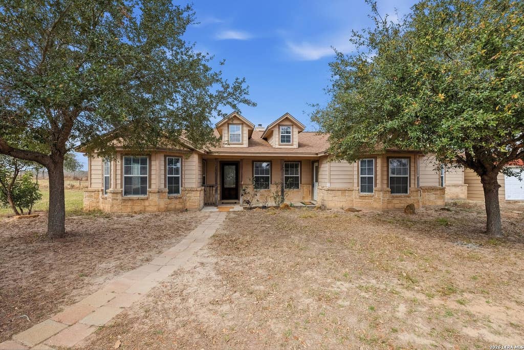 Photo of 370 ALBERTS LN, Somerset, TX 78069 (MLS # 1948256)