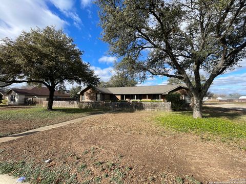 A home in Hondo