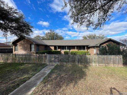 A home in Hondo