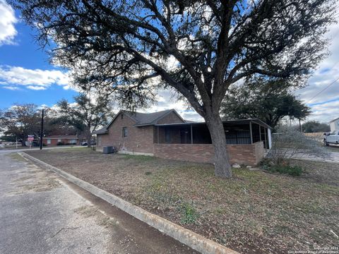 A home in Hondo