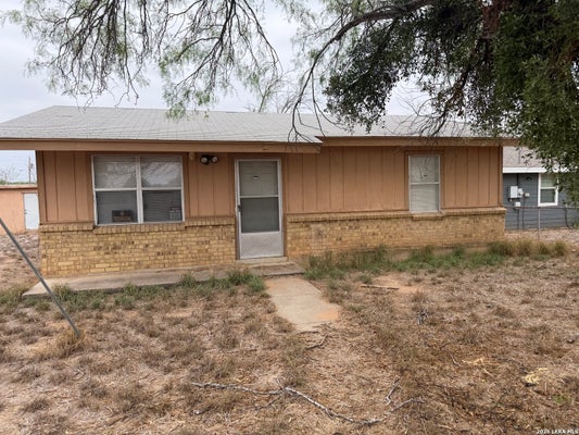 405 N 14TH ST, CARRIZO SPRINGS, TX 78834 - Image bfdf6a1c39bf77dbb4cb4ca4b2c28aa7/730562182
