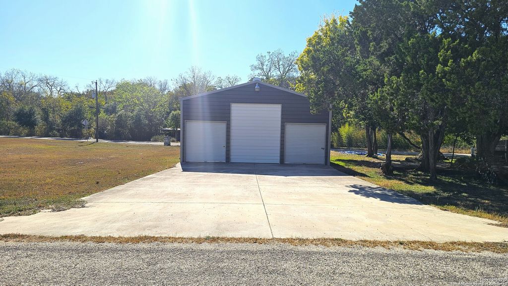 Photo of 530 Robin Nest, Canyon Lake, TX 78133 (MLS # 1922767)