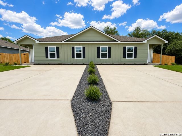 Photo of 505 Hudson St, Seguin, TX 78155 (MLS # 2020891)