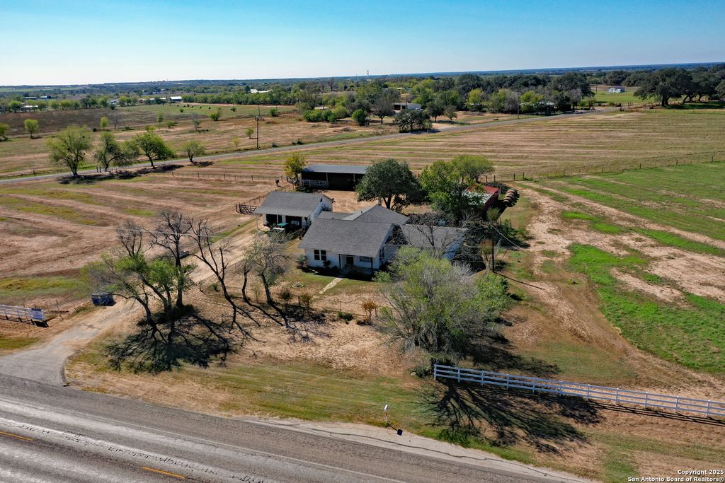 Photo of 461 Highway 173 S, Devine, TX 78016 (MLS # 1928130)