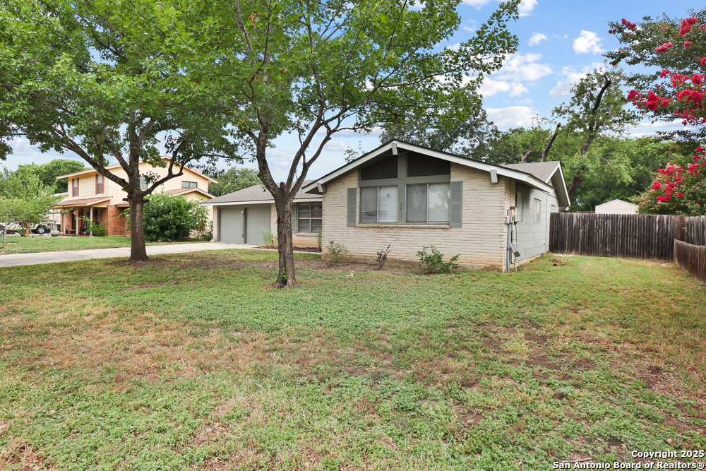 5611 Sir Gareth Dr