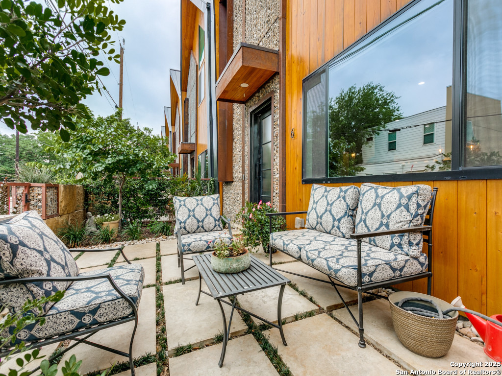 310 Clay, Residence 6