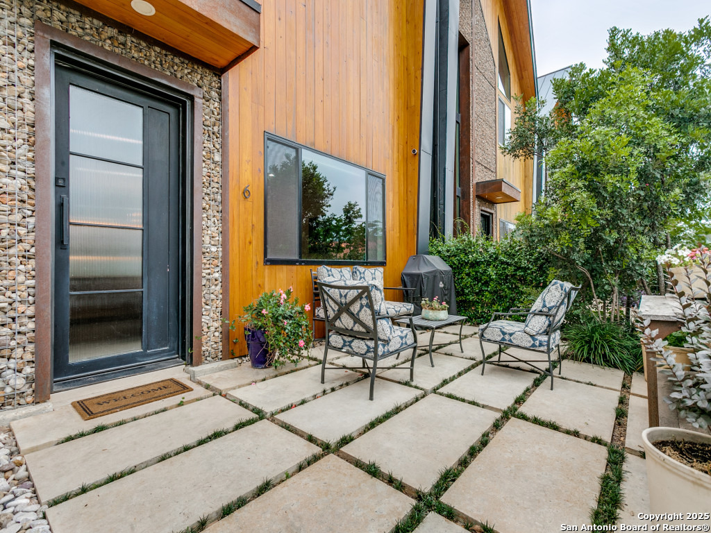 310 Clay, Residence 6
