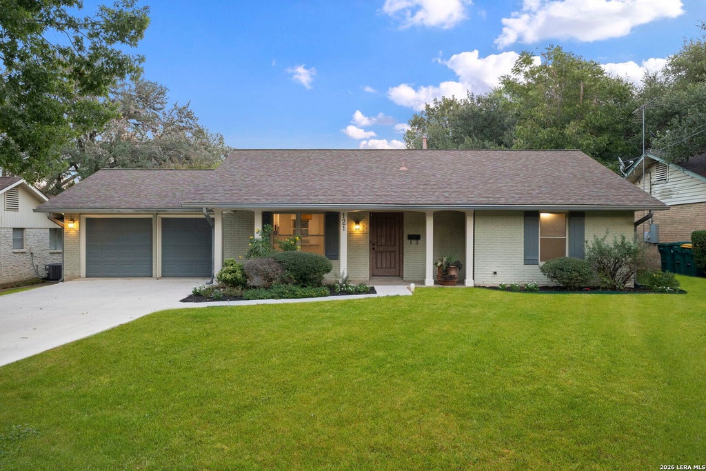 Photo of 121 Kenwood Ave, Boerne, TX 78006 (MLS # 2019545)