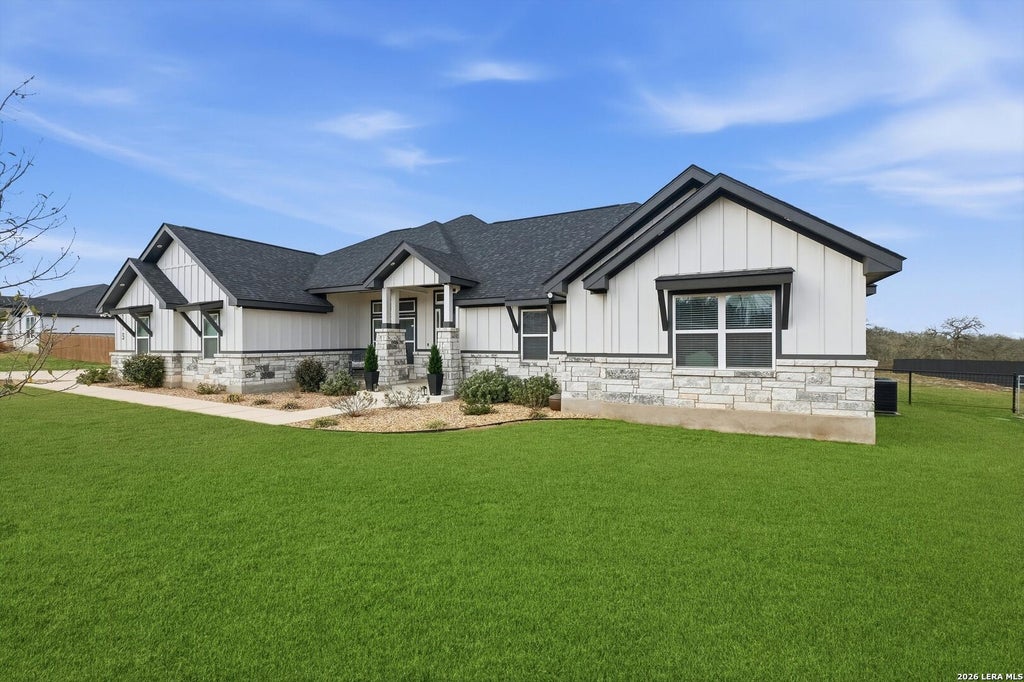 Photo of 113 Hondo Dr, La Vernia, TX 78121 (MLS # 1949212)