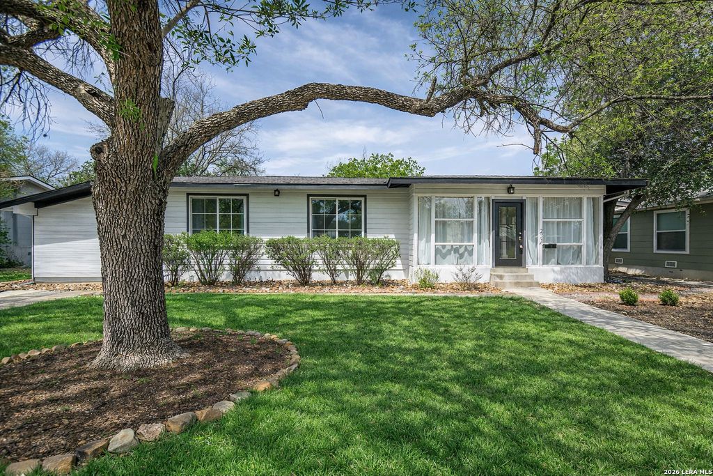 Photo of 227 Devonshire Dr, San Antonio, TX 78209 (MLS # 1950975)