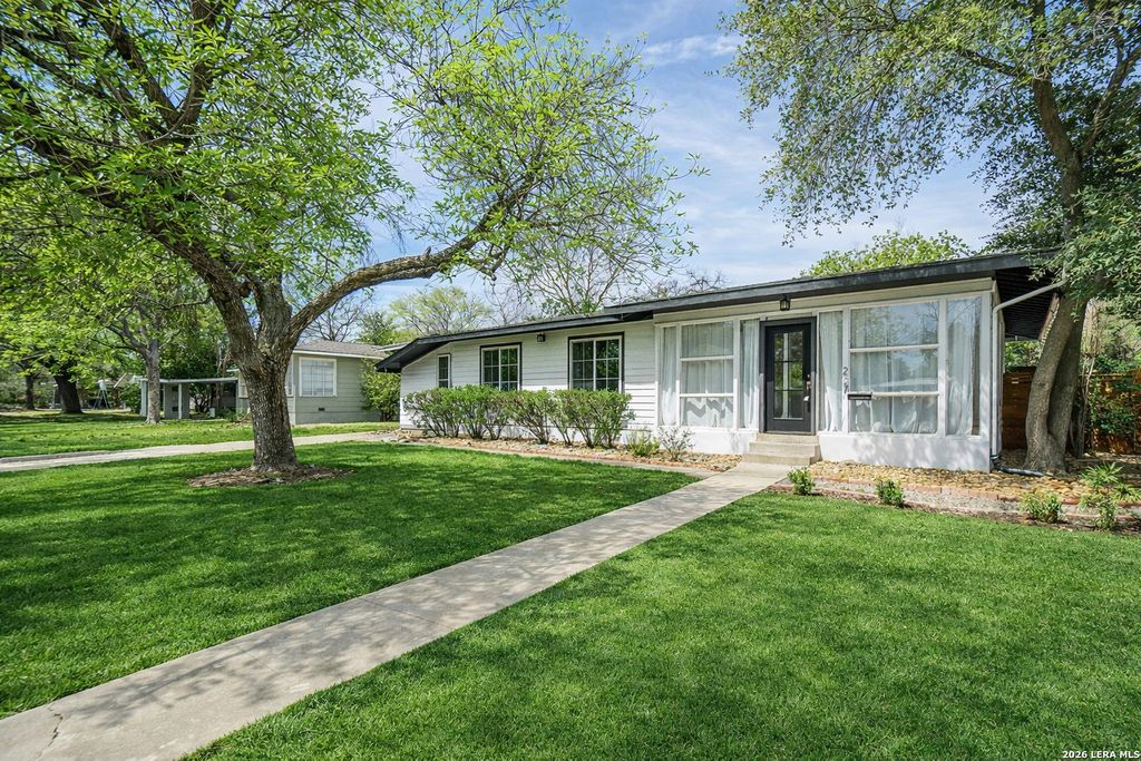 Photo of 227 Devonshire Dr, San Antonio, TX 78209 (MLS # 1950975)