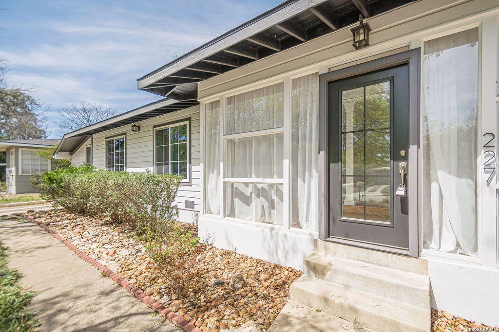 Photo of 227 Devonshire Dr, San Antonio, TX 78209 (MLS # 1950975)