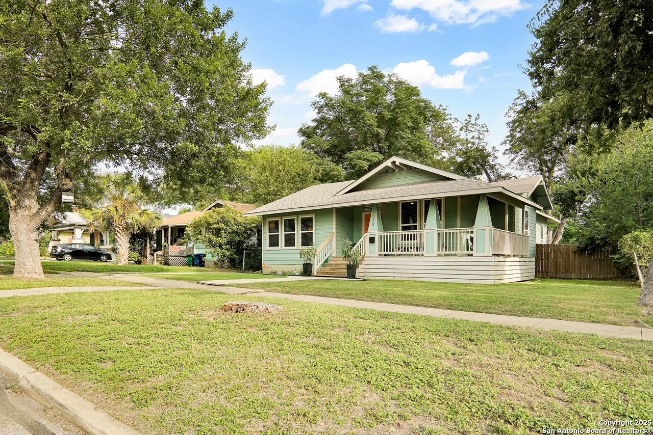 1038 W Mistletoe