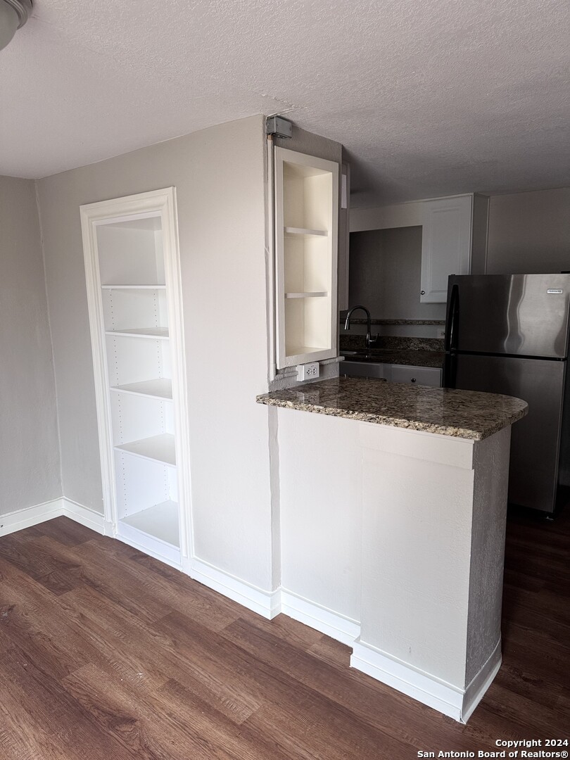 146 E Agarita Ave 5