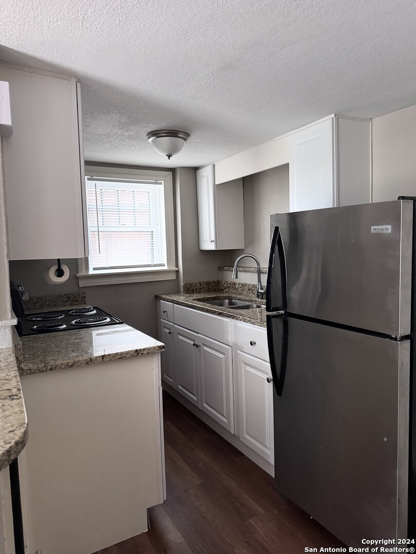 146 E Agarita Ave 5