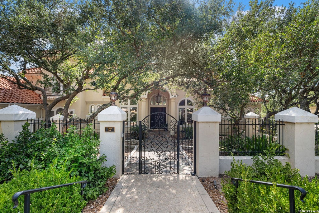 Photo of 37 CHAMPION TRL, San Antonio, TX 78258 (MLS # 2009903)