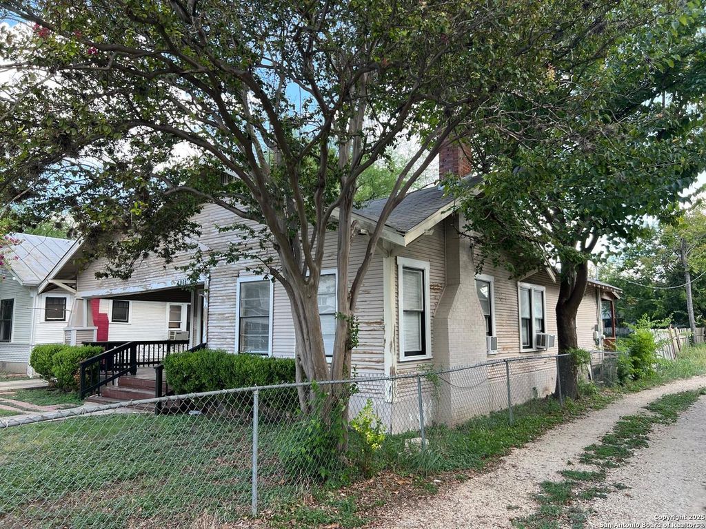 Photo of 1036 Hammond, San Antonio, TX 78210 (MLS # 1911194)