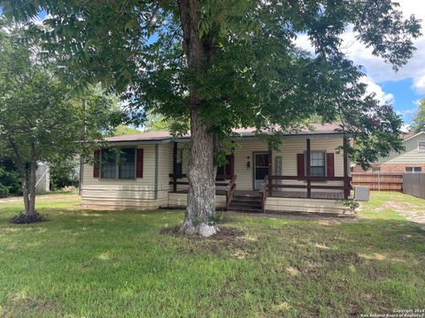 A home in Hondo