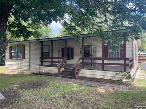 A home in Hondo